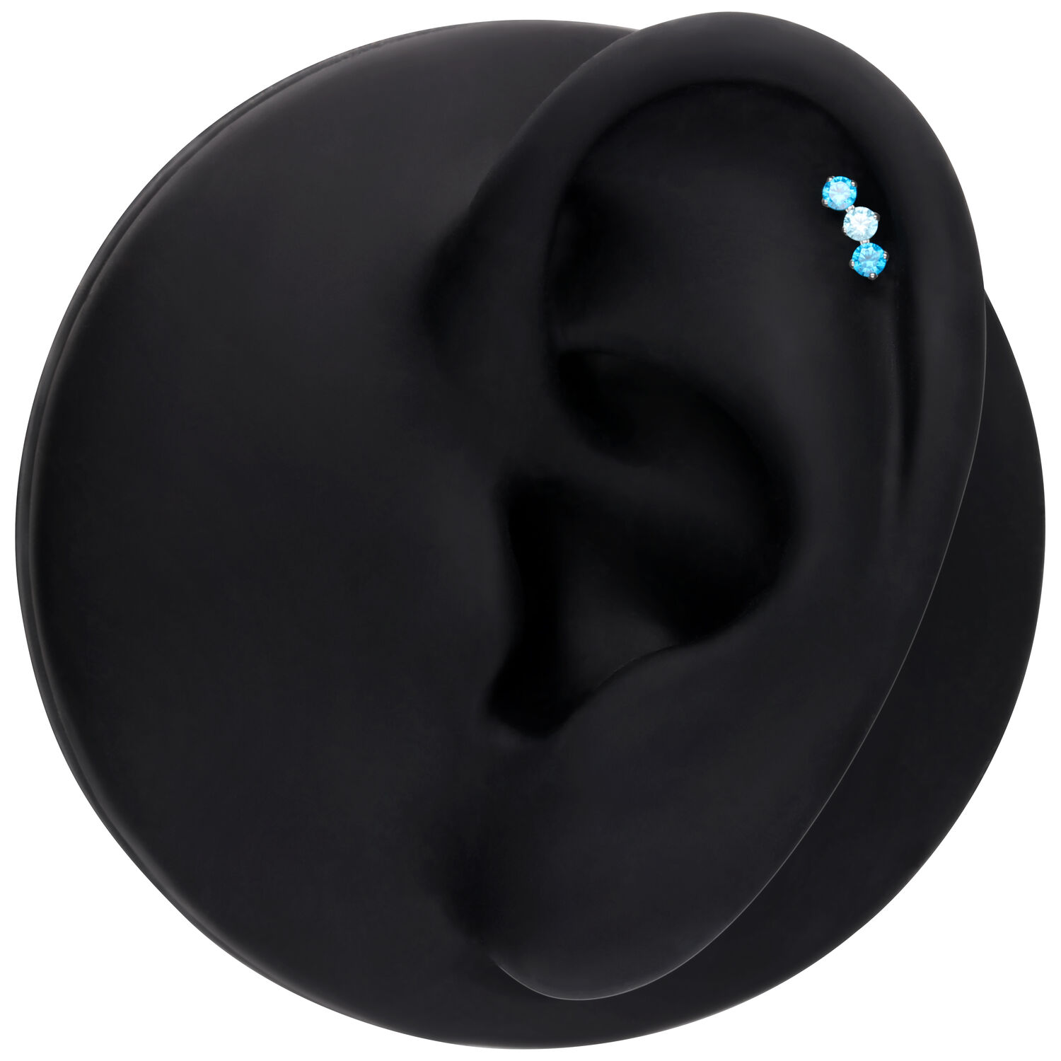 Embout Push Fit argenté avec trois cristaux étincelants en lavande et turquoise sur un modèle d'oreille noir