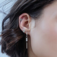 Embout Sunburst Push Fit en argent Embout Sunburst Push Fit argenté porté à l'oreille
