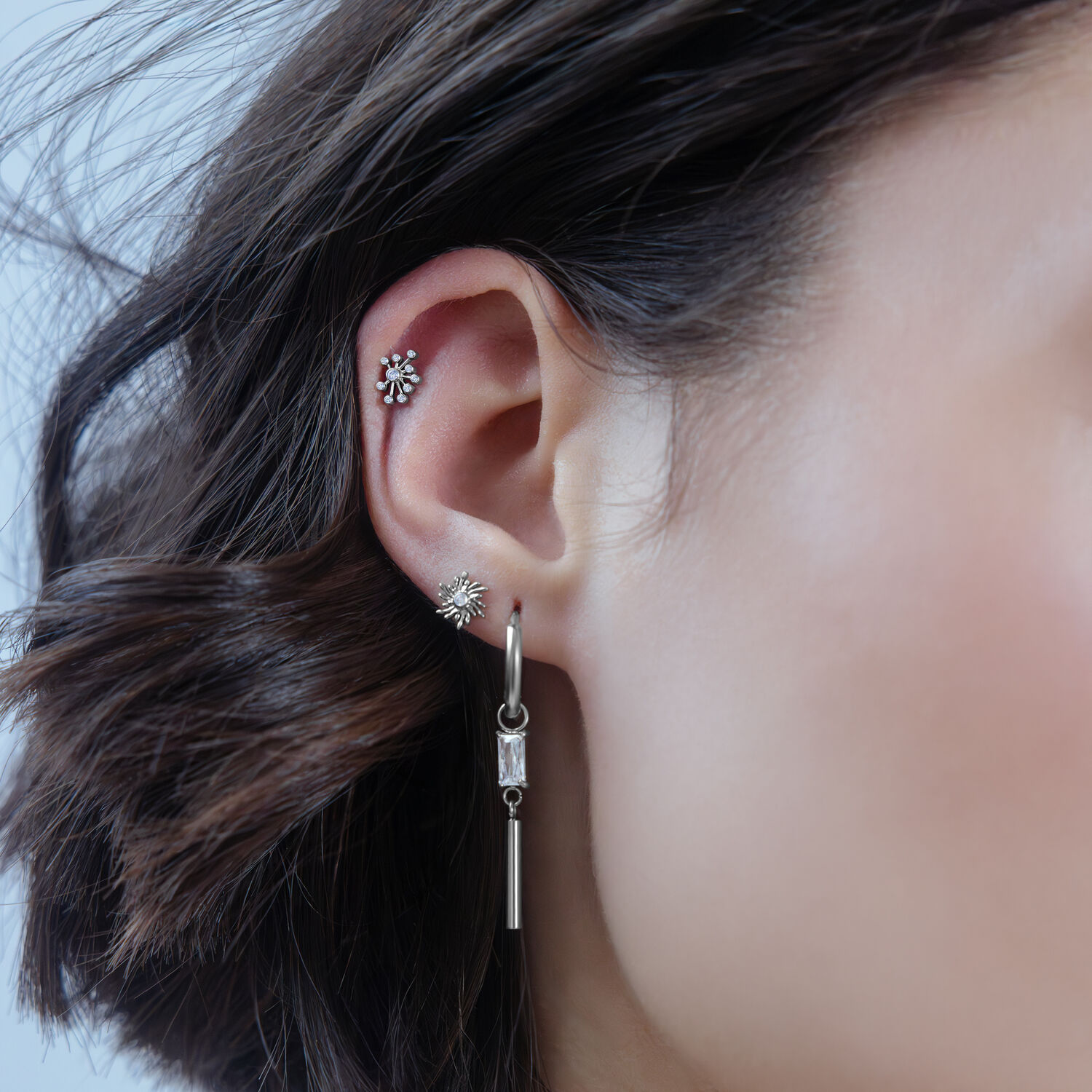 Embout Sunburst Push Fit en argent Embout Sunburst Push Fit argenté porté à l'oreille