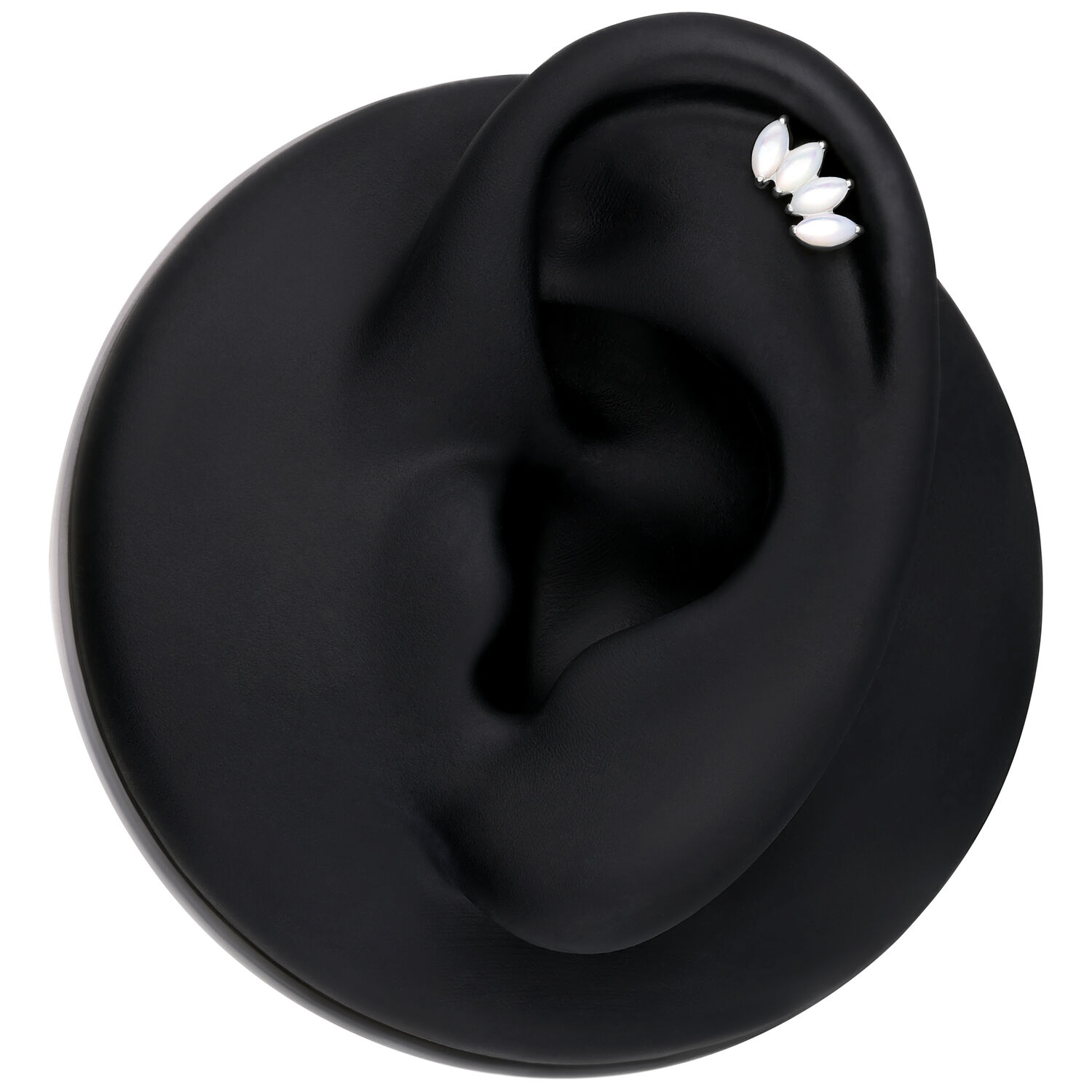 Embout en argent avec pierre de lune pour piercings Embout Push Fit argenté avec pierre de lune sur modèle d'oreille noir
