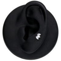 Embout Lotus argenté avec pierre de lune sur modèle d'oreille noir