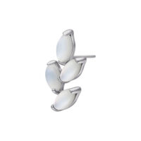 Embout Push Fit argenté avec quatre pierres de lune sur fond blanc