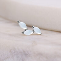 Embout en argent avec pierre de lune pour Push Fit Embout Push Fit argenté avec pierre de lune sur fond neutre