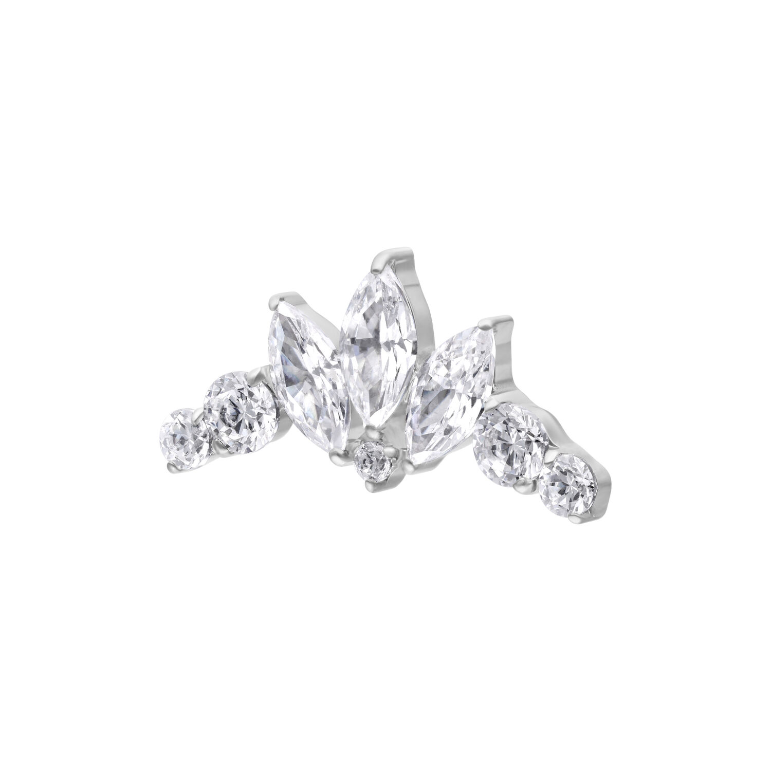 Arc de tiara en titane argenté avec des cristaux clairs sur fond blanc