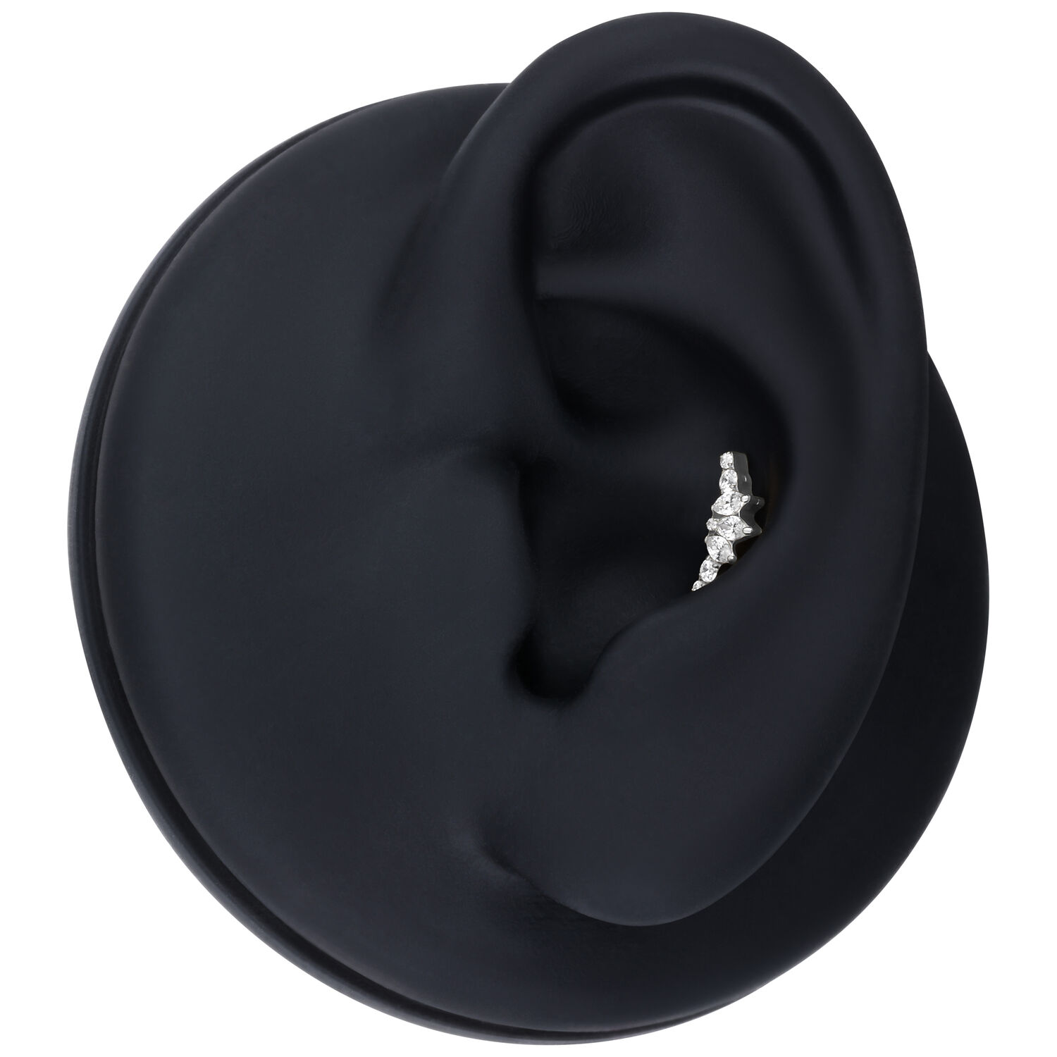 Embout Cristal Tiara argenté sur modèle d'oreille noir