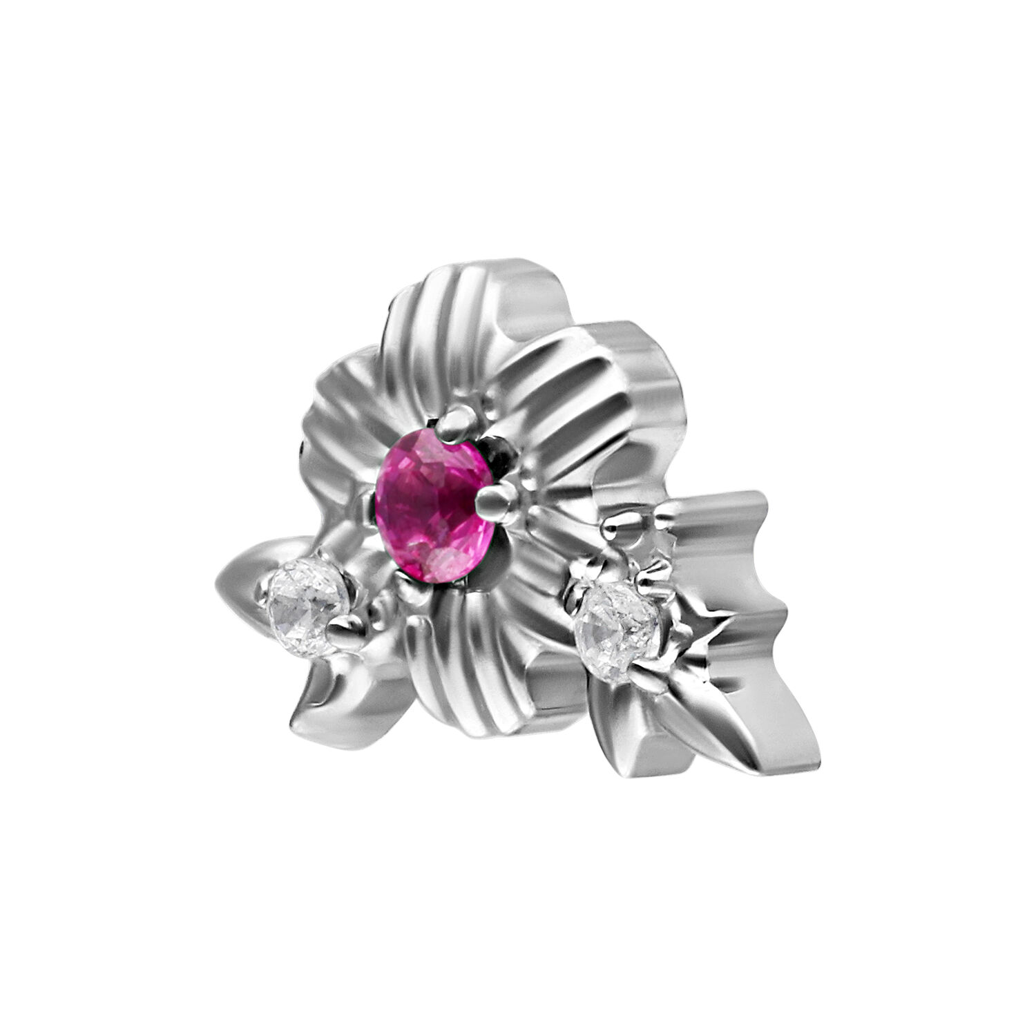 Embout floral en titane argenté avec cristal rouge Embout floral argenté avec cristal rouge au centre et deux cristaux clairs, sur fond blanc