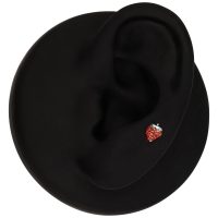 Embout de piercing fraise Push Fit Oreille noire avec embout de piercing fraise sur fond noir