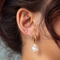 Embout de piercing ananas doré Piercing d'oreille avec embout ananas doré et pendentif perle