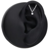 Crystal Helix embout en argent avec cristal Embout Helix Push Fit en argent avec cristal clair sur modèle d'oreille noir