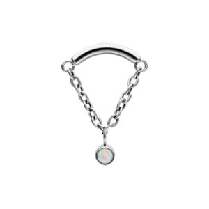Embout de piercing hélice argenté avec chaîne et opale synthétique sur fond blanc