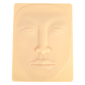 Peau de tatouage en silicone beige en forme de visage sur fond clair