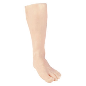 Jambe en silicone beige pour pratique du tatouage sur fond blanc
