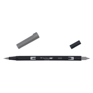 Tombow Dual Brush Pen gris avec deux capuchons sur fond blanc