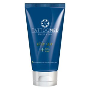 TattooMed® Après-Soleil Lotion en tube bleu sur fond blanc