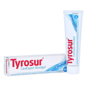 Tube de Tyrosur CareExpert Gel pour plaies à côté de l'emballage sur fond blanc