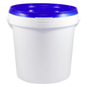 Pot en plastique blanc avec couvercle bleu sur fond neutre