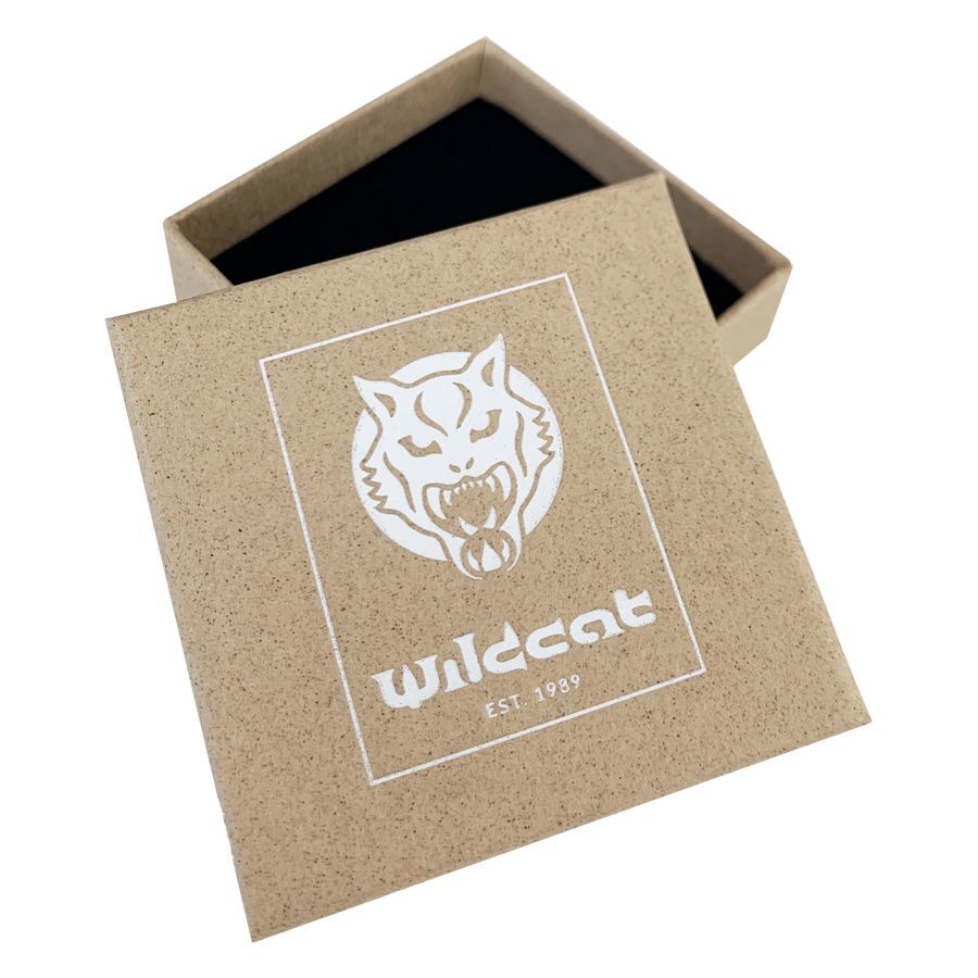Boîte à bijoux en carton avec logo Wildcat Boîte à bijoux carrée en carton brun avec logo Wildcat blanc et doublure intérieure noire