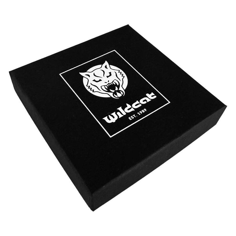 Boîte noire avec logo Wildcat pour boucles d'oreilles Boîte noire avec logo Wildcat sur fond blanc