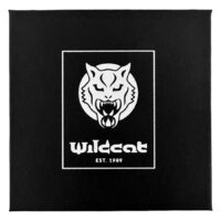 Boîte noire Wildcat Logo pour boucles d'oreilles Boîte noire avec logo Wildcat et texte 'EST. 1989' sur fond blanc