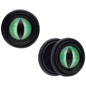 Faux plug noir avec œil de chat vert sur fond blanc