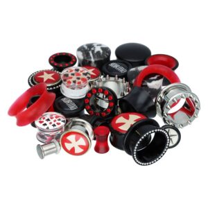 Différents tunnels et plugs colorés sur fond blanc