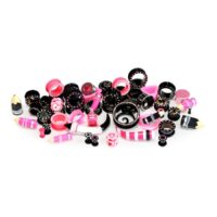 Set de piercings rose-noir de Wildcat Différents piercings rose-noir sur fond blanc