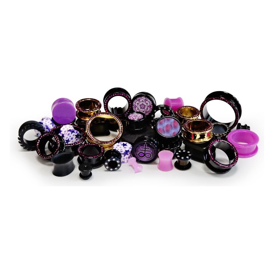 Ensemble de Piercings Deep Purple Coloré Différents piercings en violet et or sur fond blanc
