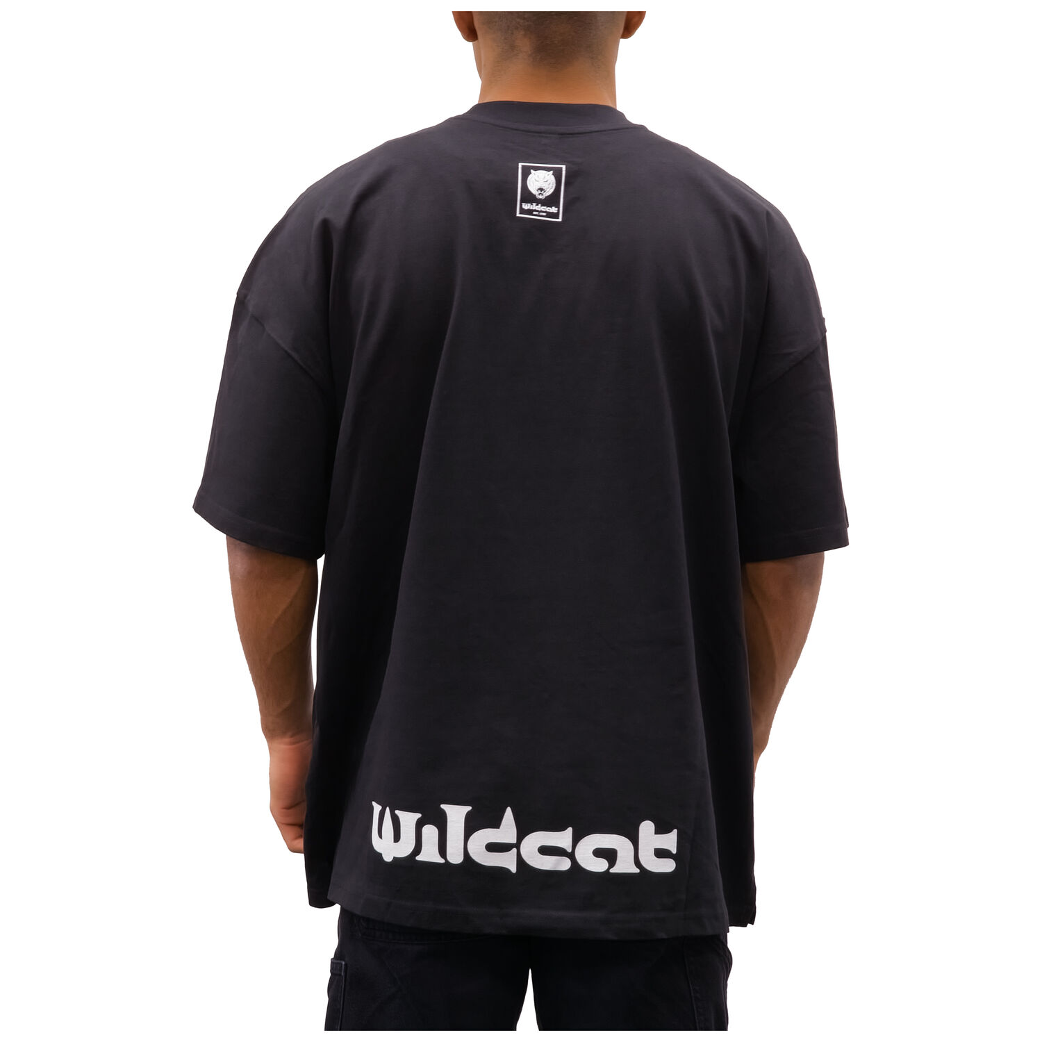T-shirt noir oversize à col montant de Wildcat Vue arrière d'un t-shirt noir oversize à col montant avec logo Wildcat