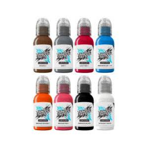 Huit bouteilles de couleurs de tatouage de différentes couleurs sur fond blanc