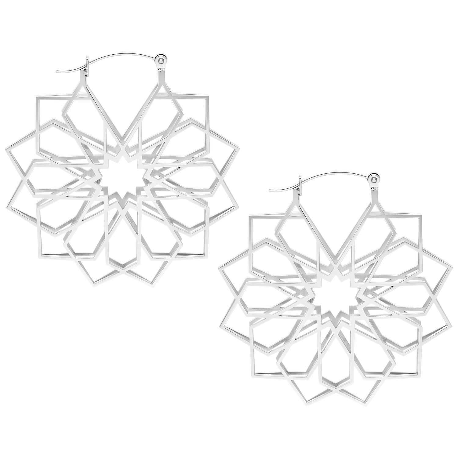 Créoles Kaléidoscope argentées en acier chirurgical Deux boucles d'oreilles Kaléidoscope argentées en acier chirurgical sur fond blanc