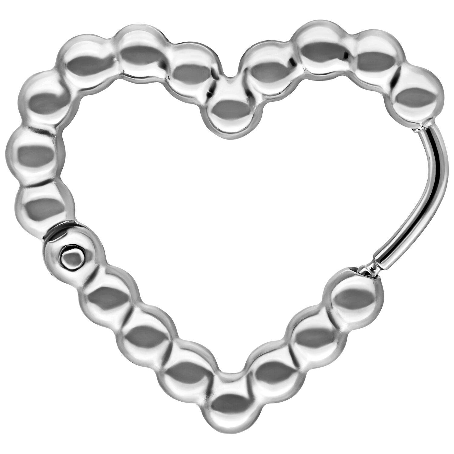 Créoles Bubble en forme de cœur en acier chirurgical Boucles d'oreilles argentées en forme de cœur en acier chirurgical sur fond blanc