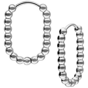 Hoops ovales en acier chirurgical argenté sur fond blanc