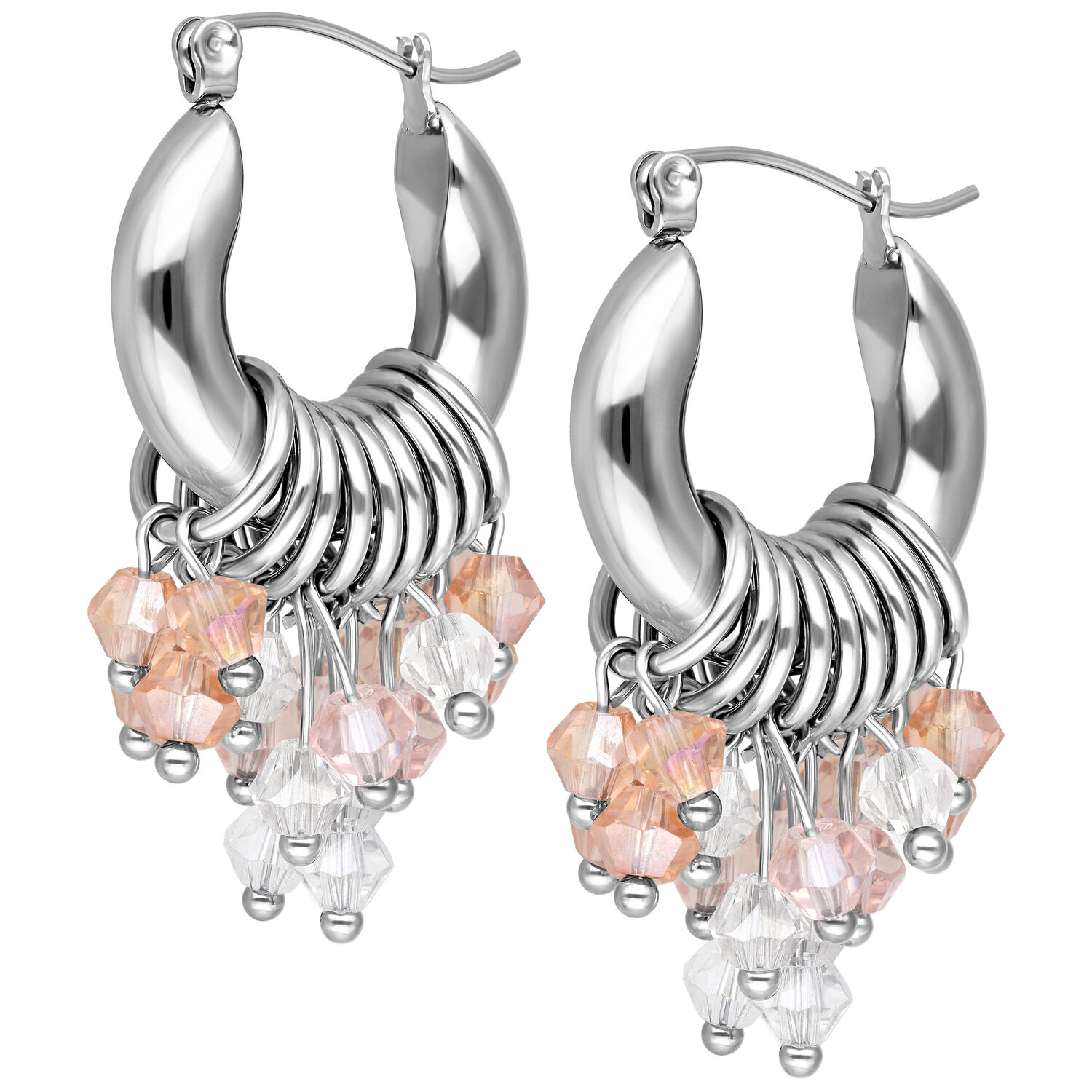 Créoles glamour avec cristaux en argent Créoles en argent avec pendentifs en cristaux roses et clairs sur fond blanc