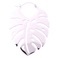 Boucles d'oreilles Monstera Leaf en argent Boucle d'oreille Monstera Leaf argentée sur fond blanc
