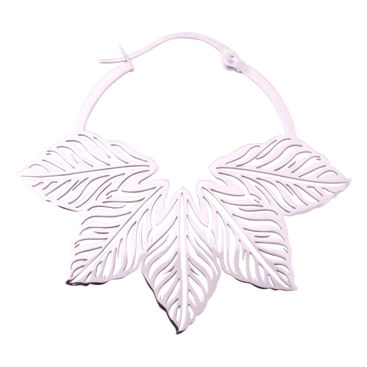 Hoops Abey au design feuille remarquables Boucles d'oreilles Abey Hoops en argent au design feuille sur fond blanc