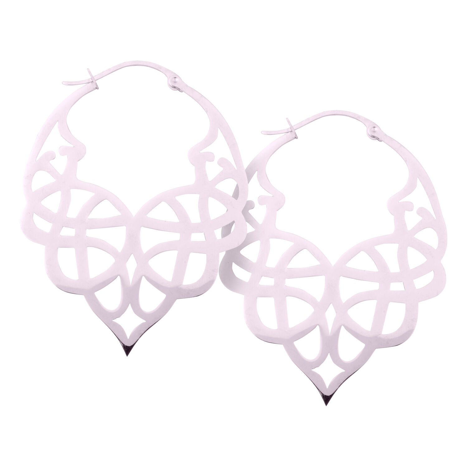 Boucles d'oreilles Celtic Tribal Hoops argentées Boucles d'oreilles Celtic Tribal Hoops argentées sur fond blanc