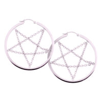 Créoles pentagramme argentées en acier chirurgical, polies avec motif chaîne sur fond blanc