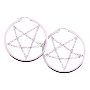 Créoles pentagramme argentées en acier chirurgical, polies avec motif chaîne sur fond blanc