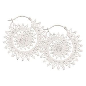 Boucles d'oreilles Nautilus florales en argent sur fond blanc