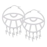 Thunderflash Eye Hoops en acier inoxydable Boucles d'oreilles argentées en forme d'œil avec pendentifs éclairs sur fond blanc