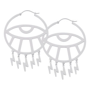 Boucles d'oreilles argentées en forme d'œil avec pendentifs éclairs sur fond blanc