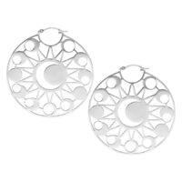 Boucles d'oreilles Moon Eclipse en argent Boucles d'oreilles argentées au design phases de la lune sur fond blanc