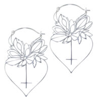 Dahlia Hoops en argent avec design floral Dahlia Hoops en argent avec motifs floraux sur fond blanc