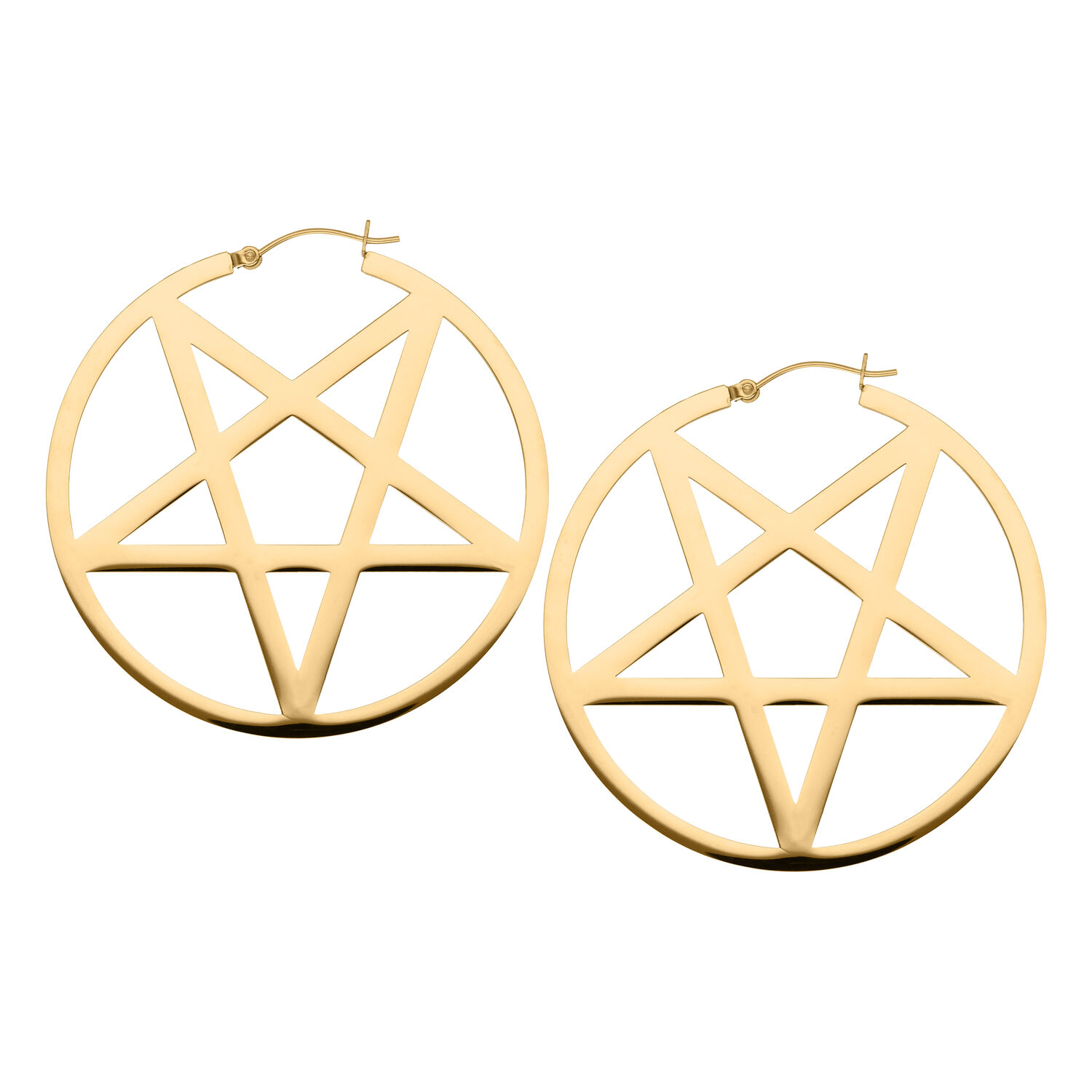 Deux boucles d'oreilles pentagram dorées en acier inoxydable sur fond blanc