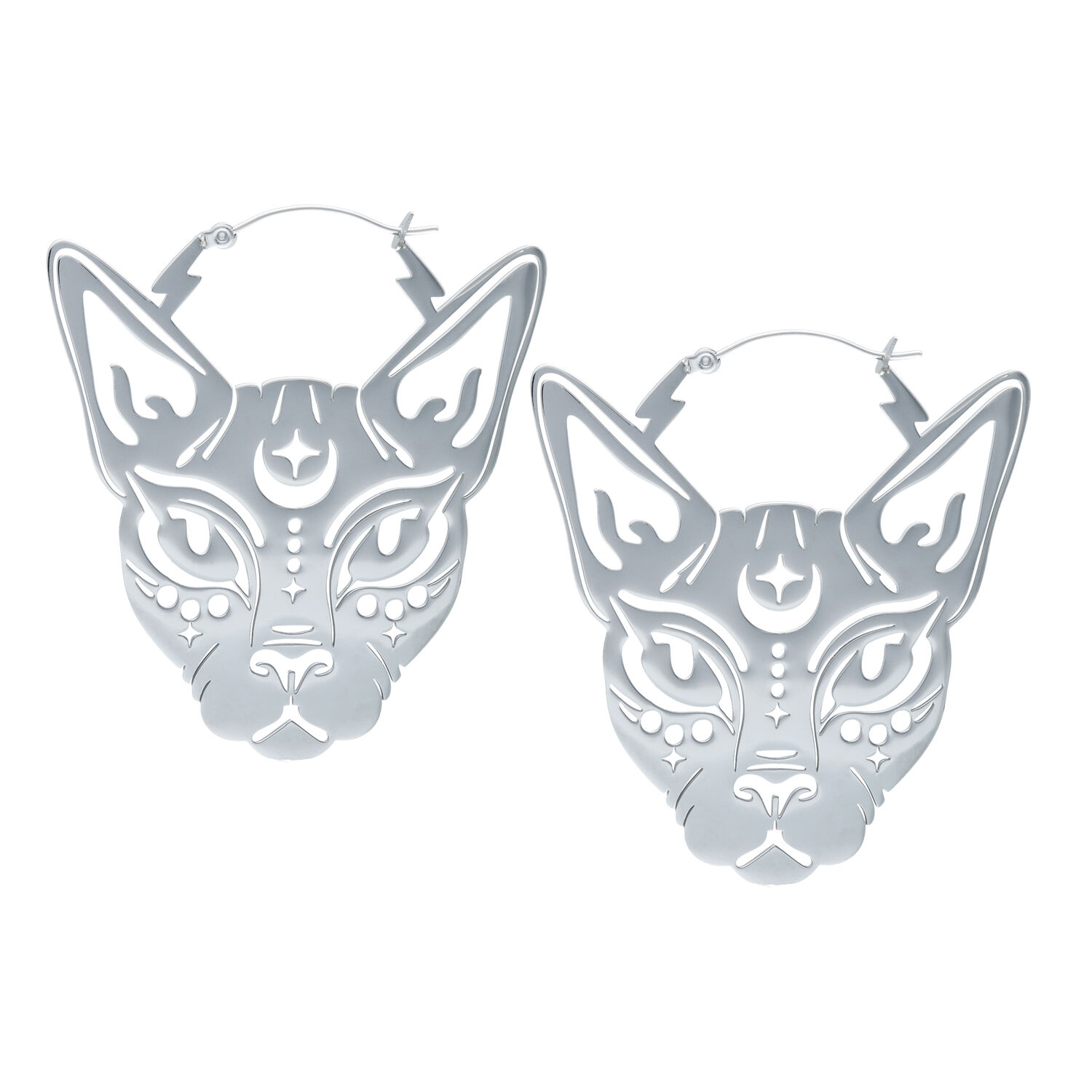 Sphynx Hoops boucles d'oreilles en acier chirurgical Deux boucles d'oreilles Sphynx Hoops argentées avec motif de chat sur fond blanc