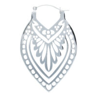 Créoles Creek en argent avec motif délicat sur fond blanc