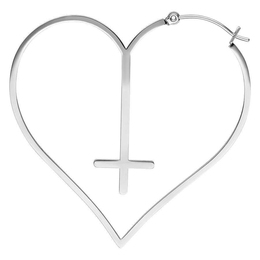 Boucles d'oreilles cœur-croix en acier chirurgical argenté Boucle d'oreille cœur argentée avec design croix et fermoir à clip sur fond blanc