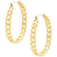 Boucles d'oreilles créoles Curbchain dorées Deux boucles d'oreilles créoles Curbchain dorées sur fond blanc