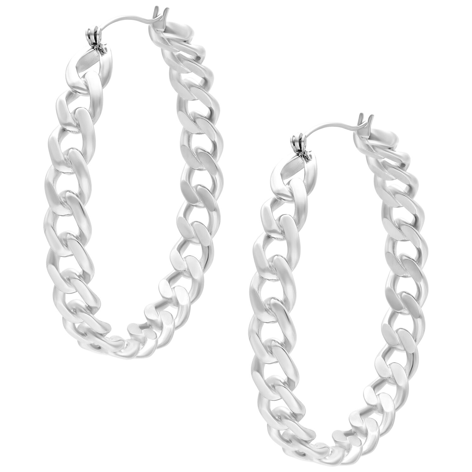 Créoles Curbchain en argent brillant Créoles Curbchain en argent en acier chirurgical avec fermoir à clip sur fond blanc