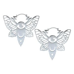 Paire de boucles d'oreilles Moth Hoops argentées en acier inoxydable sur fond blanc